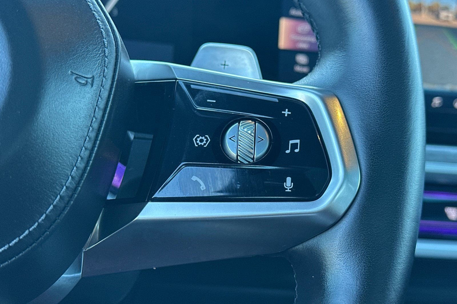 Used 2025 BMW 740i image 37