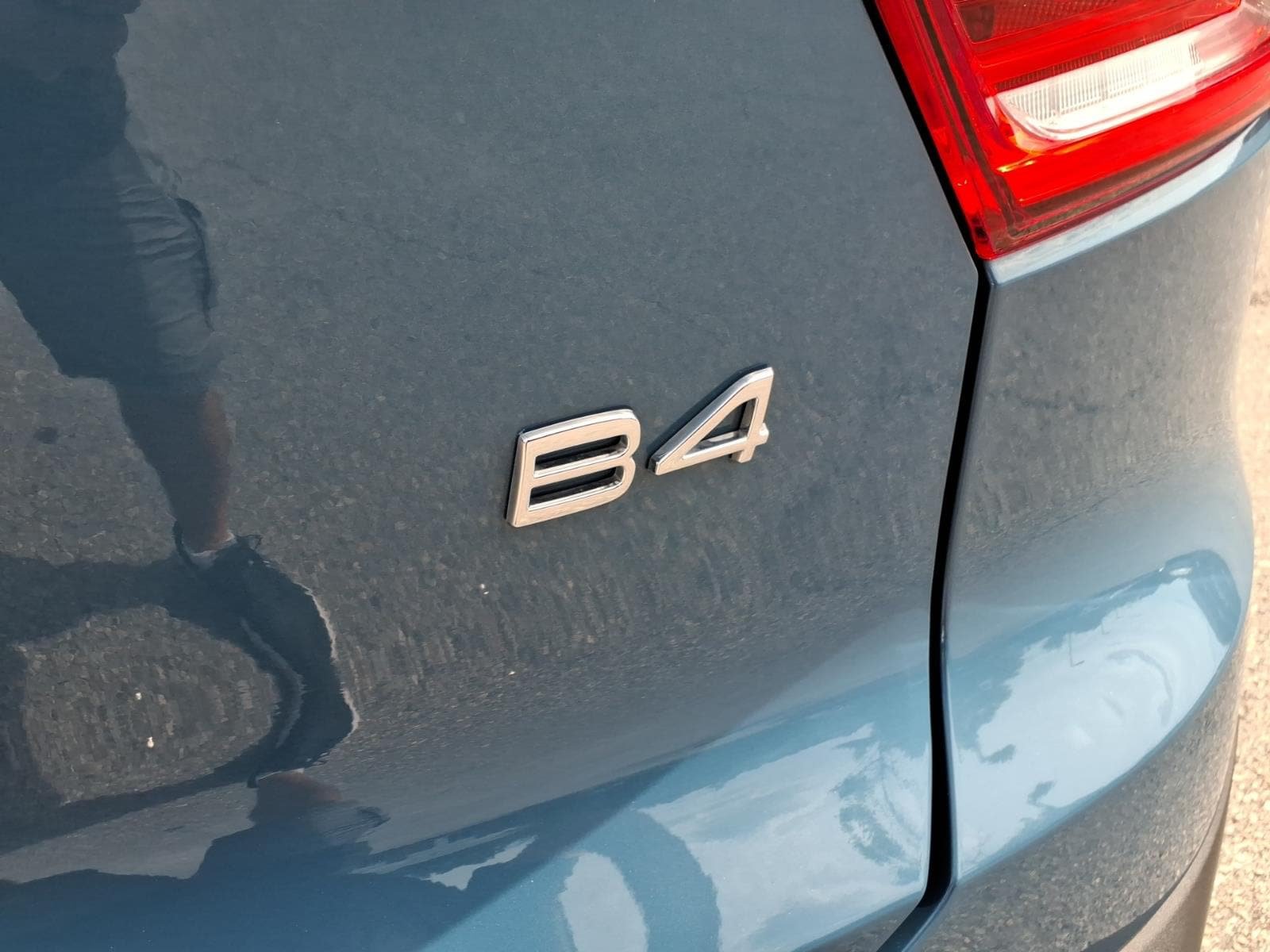 Certified 2023 Volvo XC40 B4 Ultimate FWD image 6