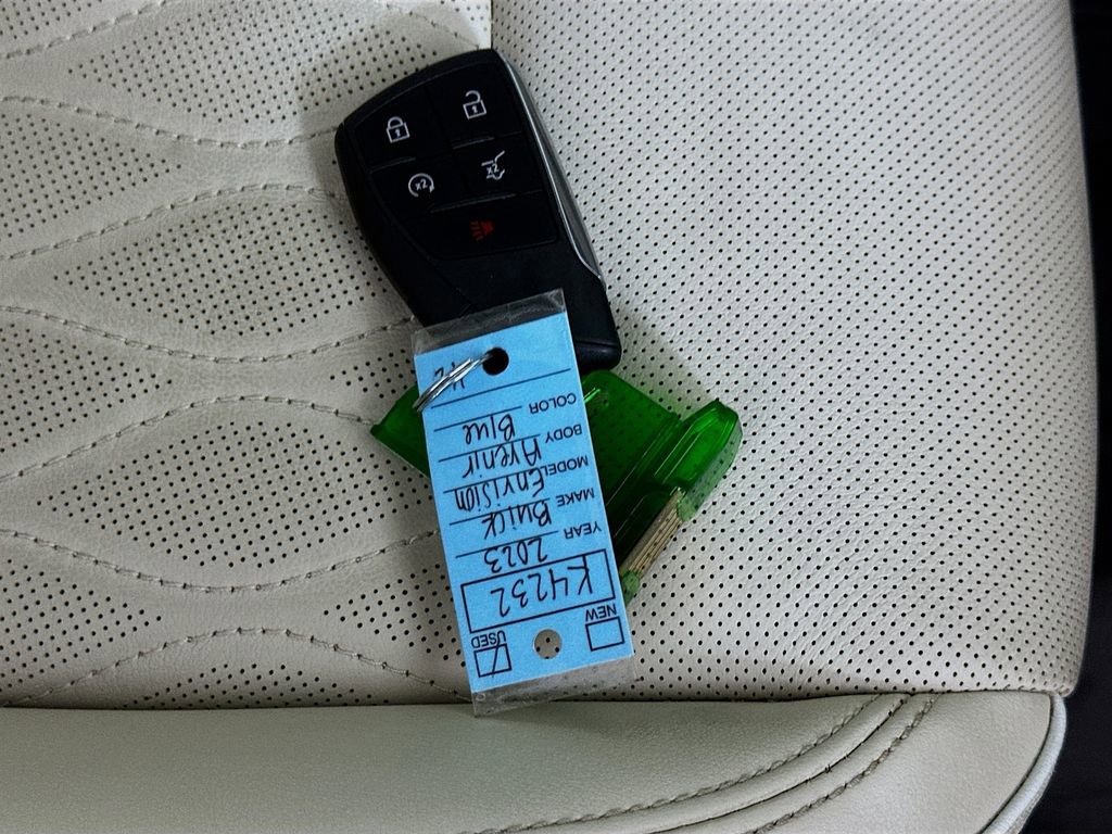 Used 2023 Buick Envision Avenir image 35