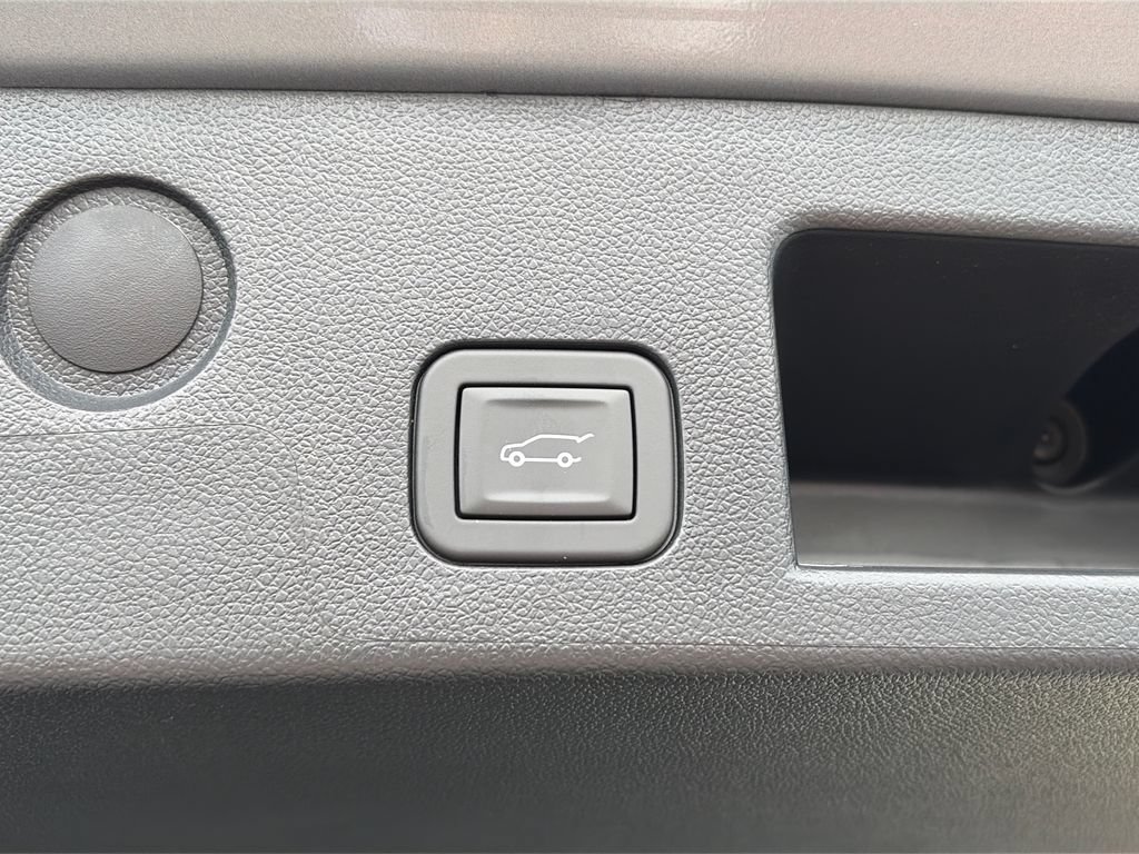 New 2027 Chevrolet Equinox LT w/ Convenience Package II FWD image 8