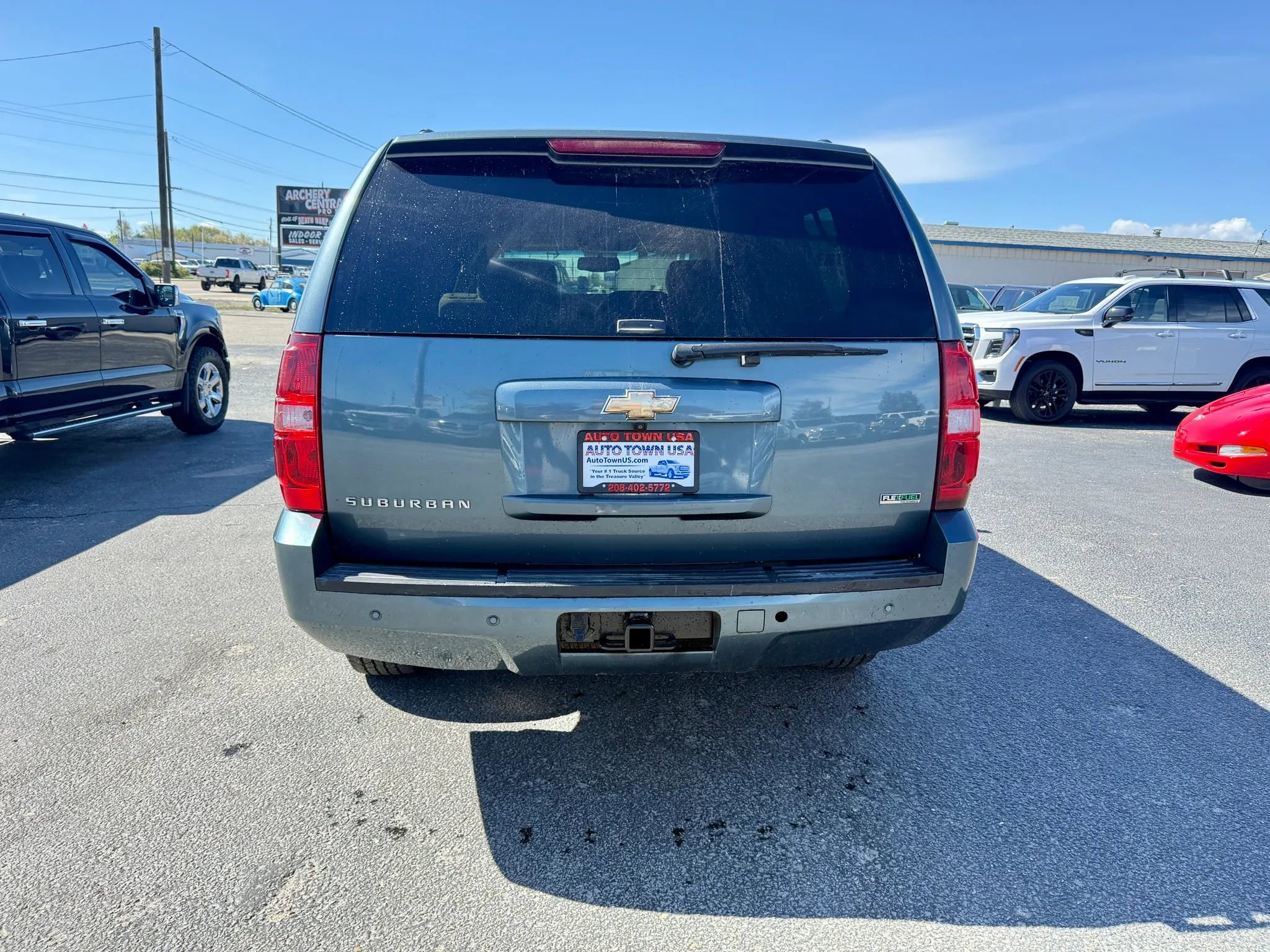 Used 2010 Chevrolet Suburban LS w/ Interior Plus Package AWD/4WD image 4