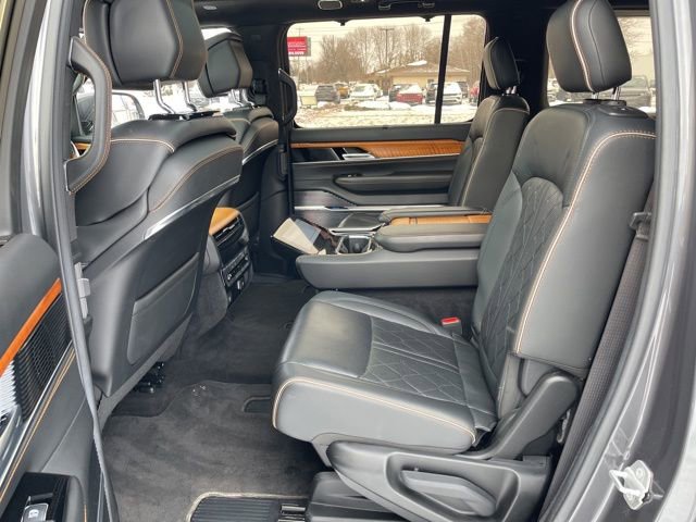 Used 2022 Jeep Grand Wagoneer Series III image 8