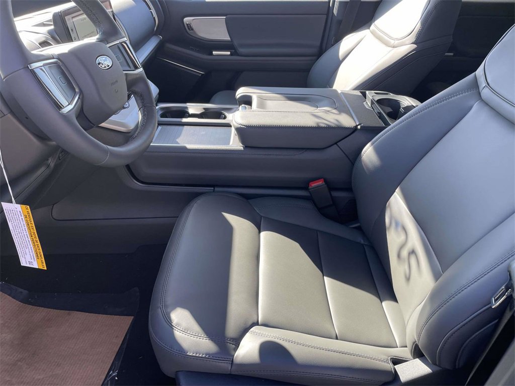 New 2026 Ford Expedition Active image 13