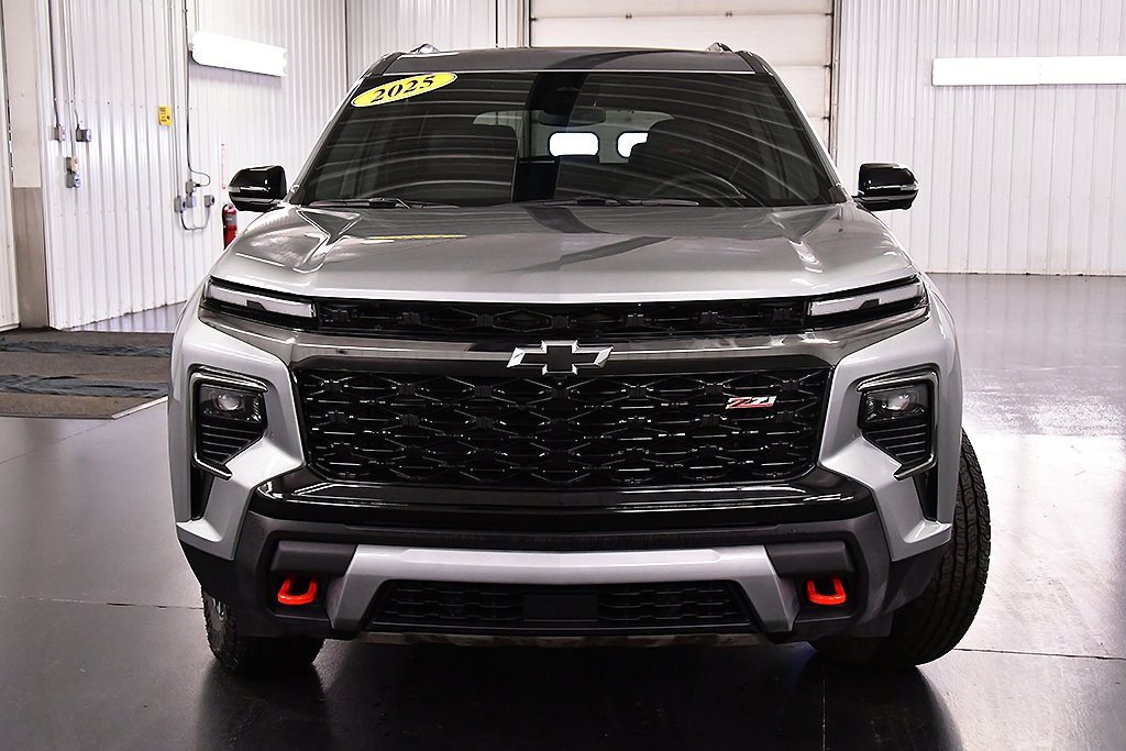 Used 2025 Chevrolet Traverse Z71 w/ Driver Confidence Package image 2