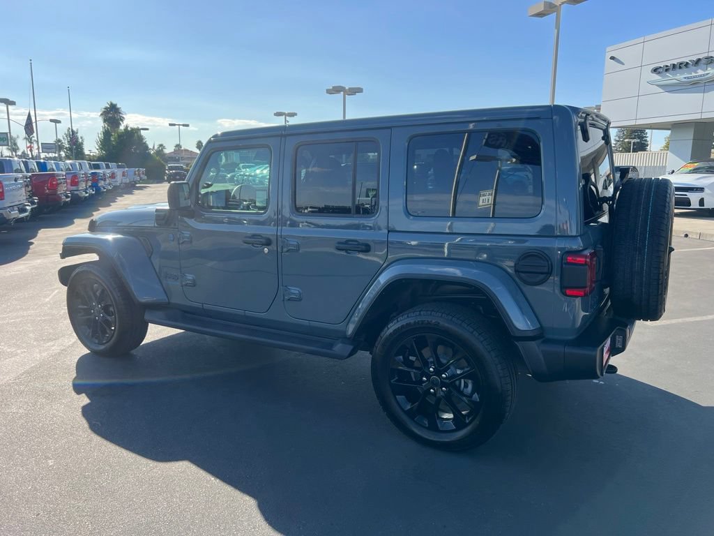 Used 2025 Jeep Wrangler Unlimited Sahara AWD/4WD image 11