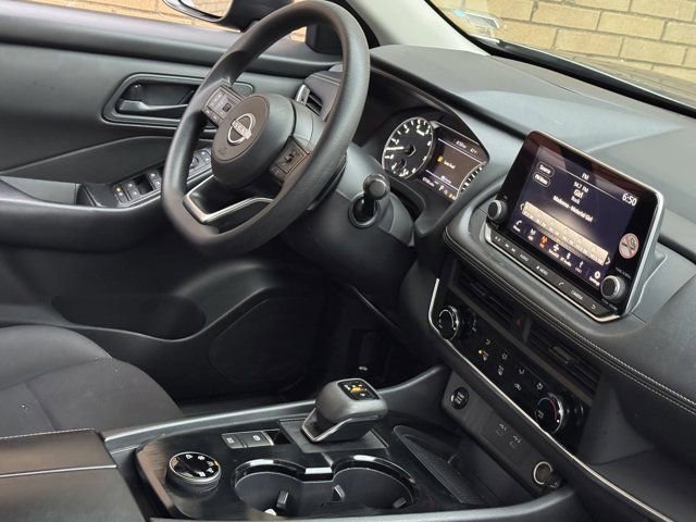 Used 2024 Nissan Rogue S image 8