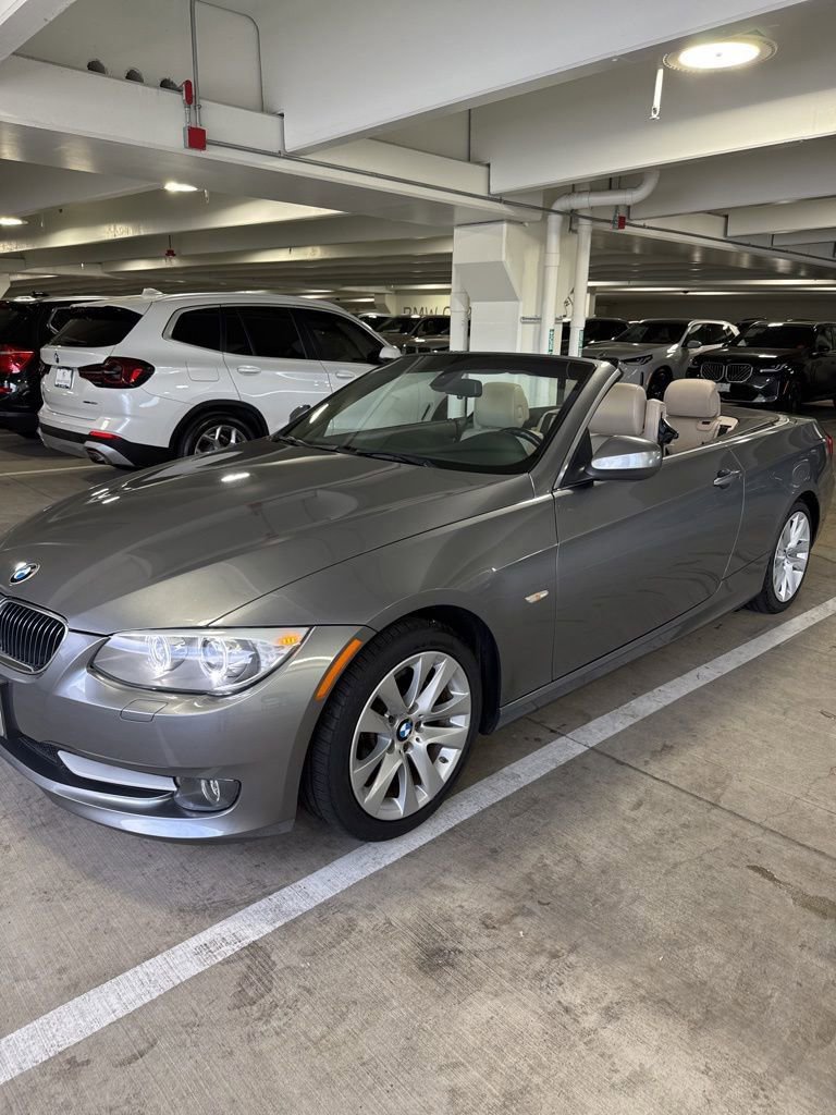 Used 2011 BMW 328i Convertible image 6