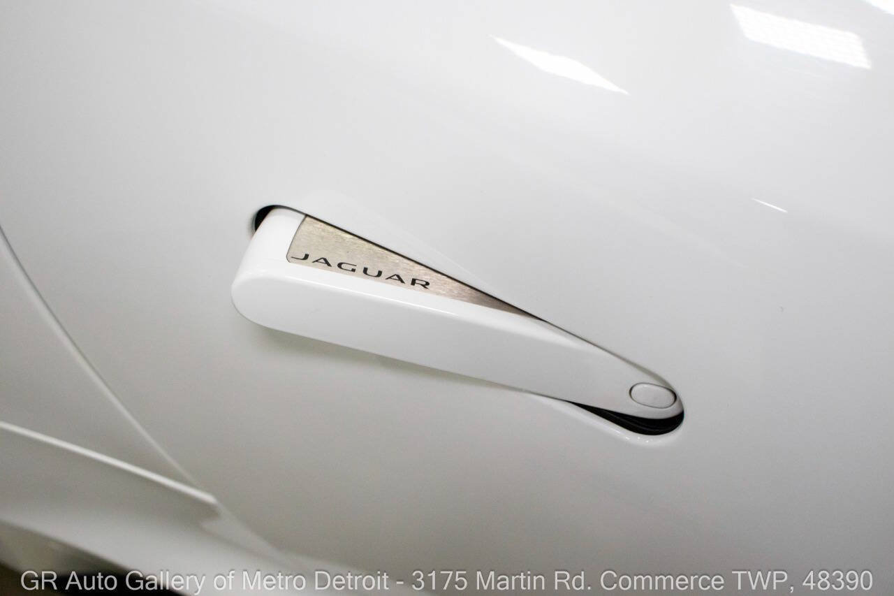 Used 2018 Jaguar F-TYPE R-Dynamic AWD/4WD image 33