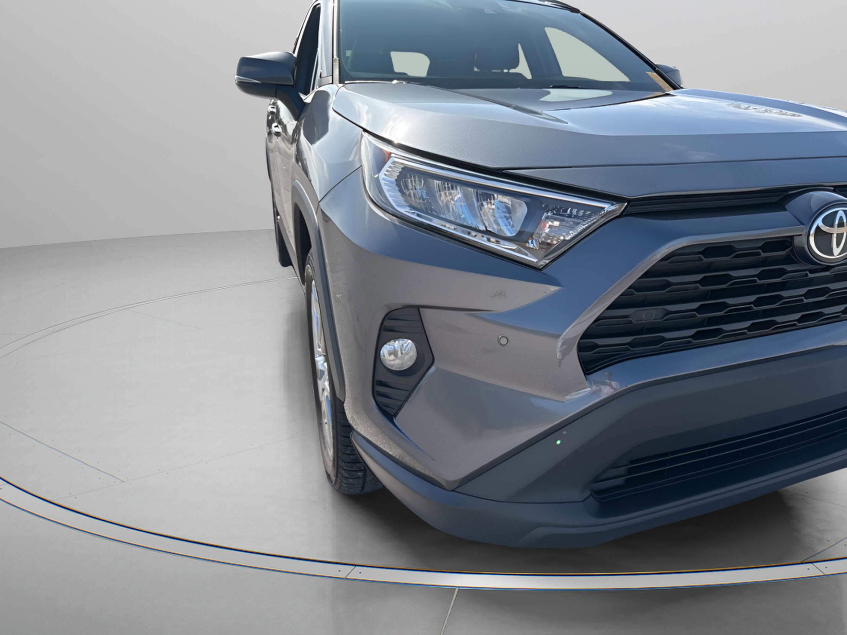 Used 2021 Toyota RAV4 XLE Premium image 2