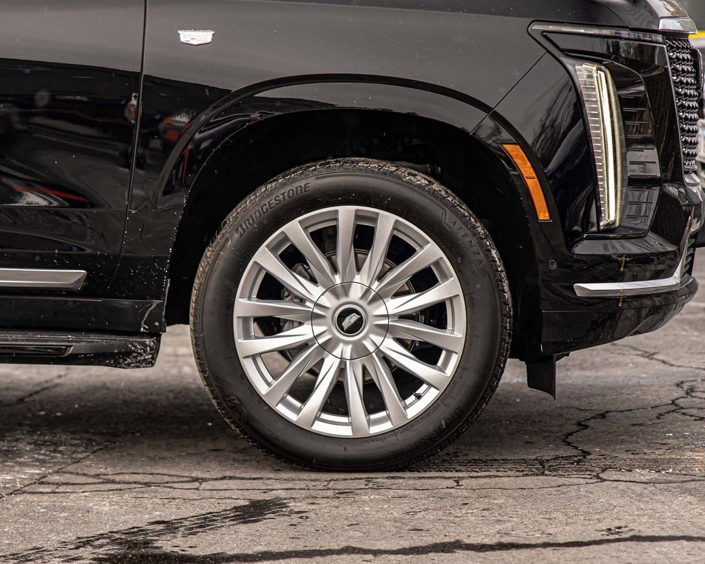 Used 2025 Cadillac Escalade Luxury image 11