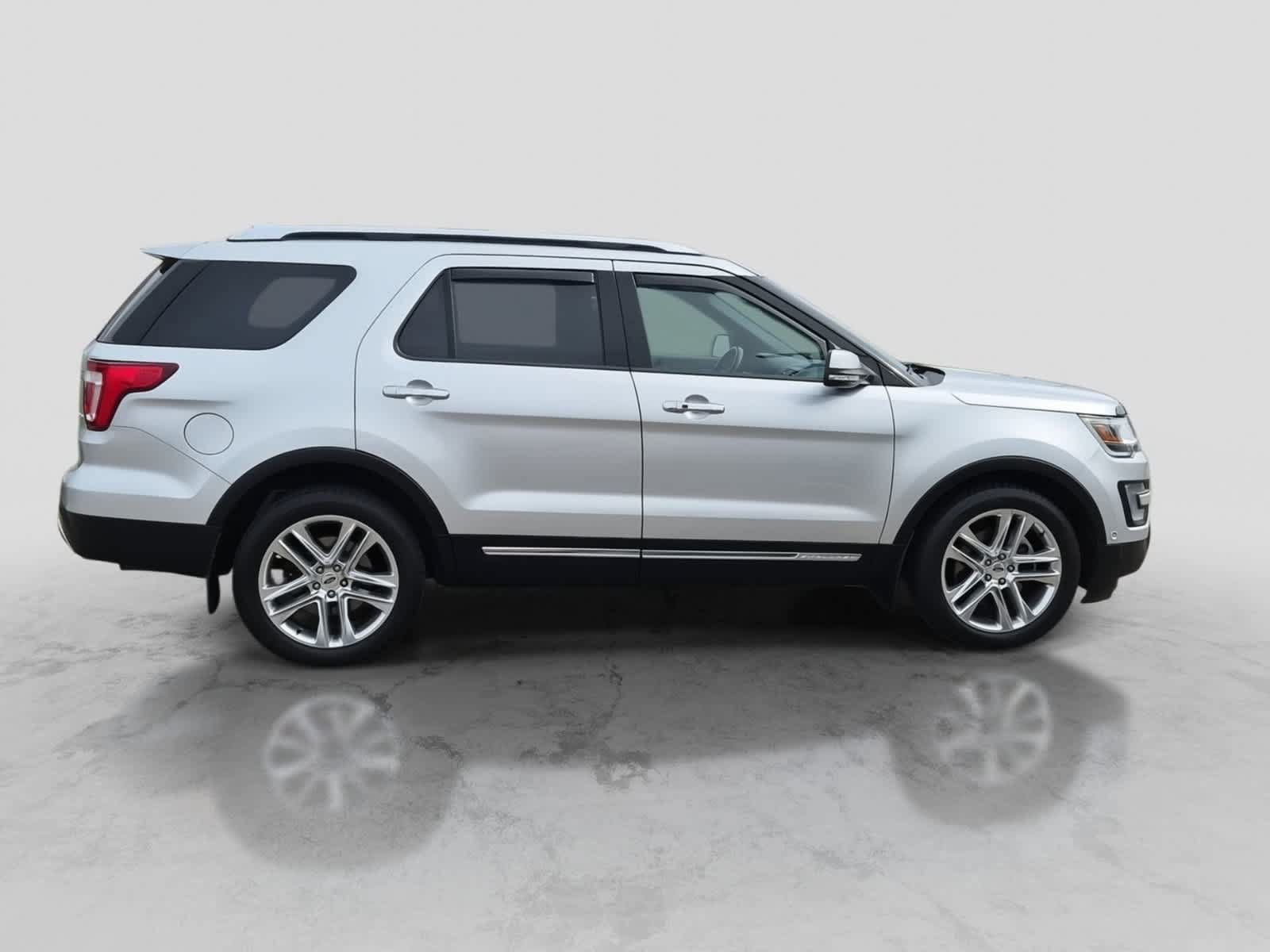 Used 2017 Ford Explorer Limited w/ Equipment Group 301A AWD/4WD image 9