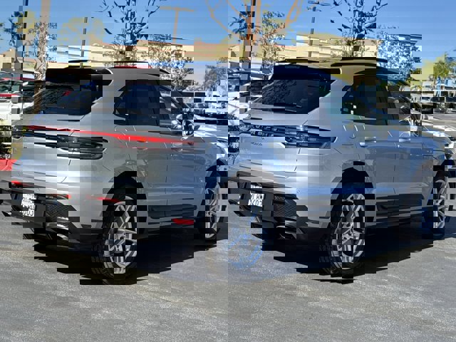 Used 2024 Porsche Macan image 11