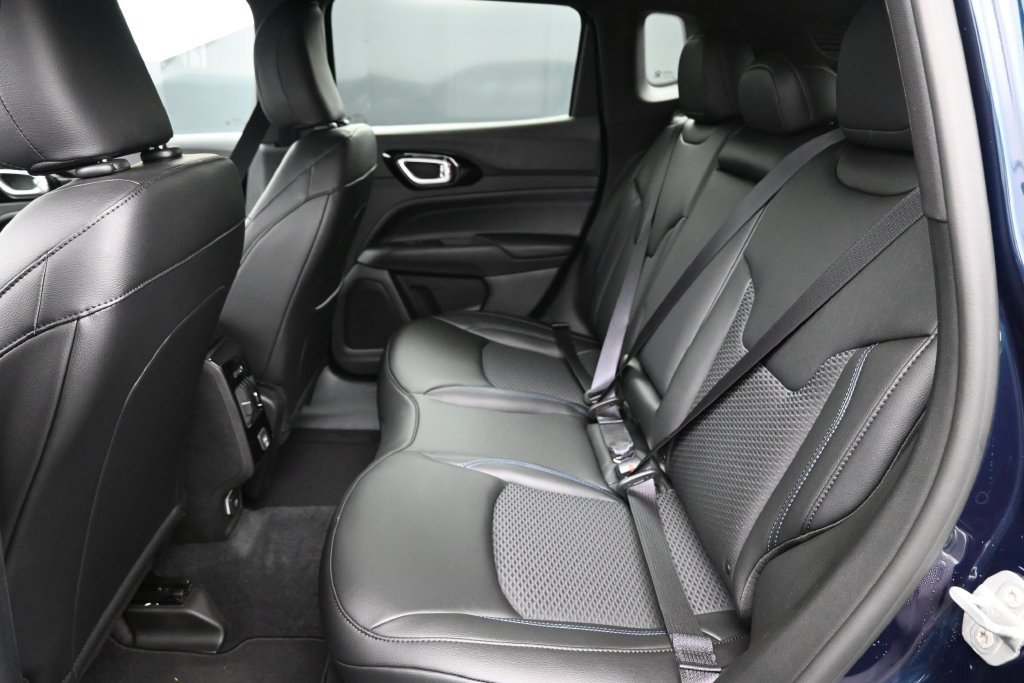 New 2026 Jeep Compass Latitude AWD/4WD image 18