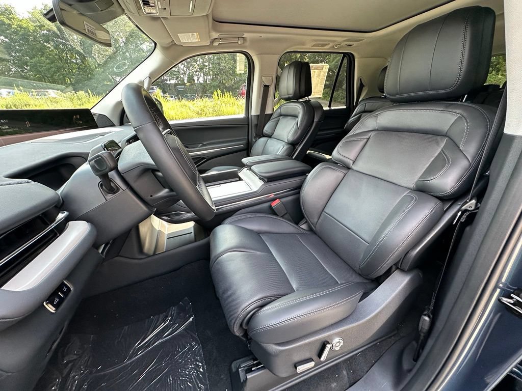 New 2027 Lincoln Navigator Reserve AWD/4WD image 18