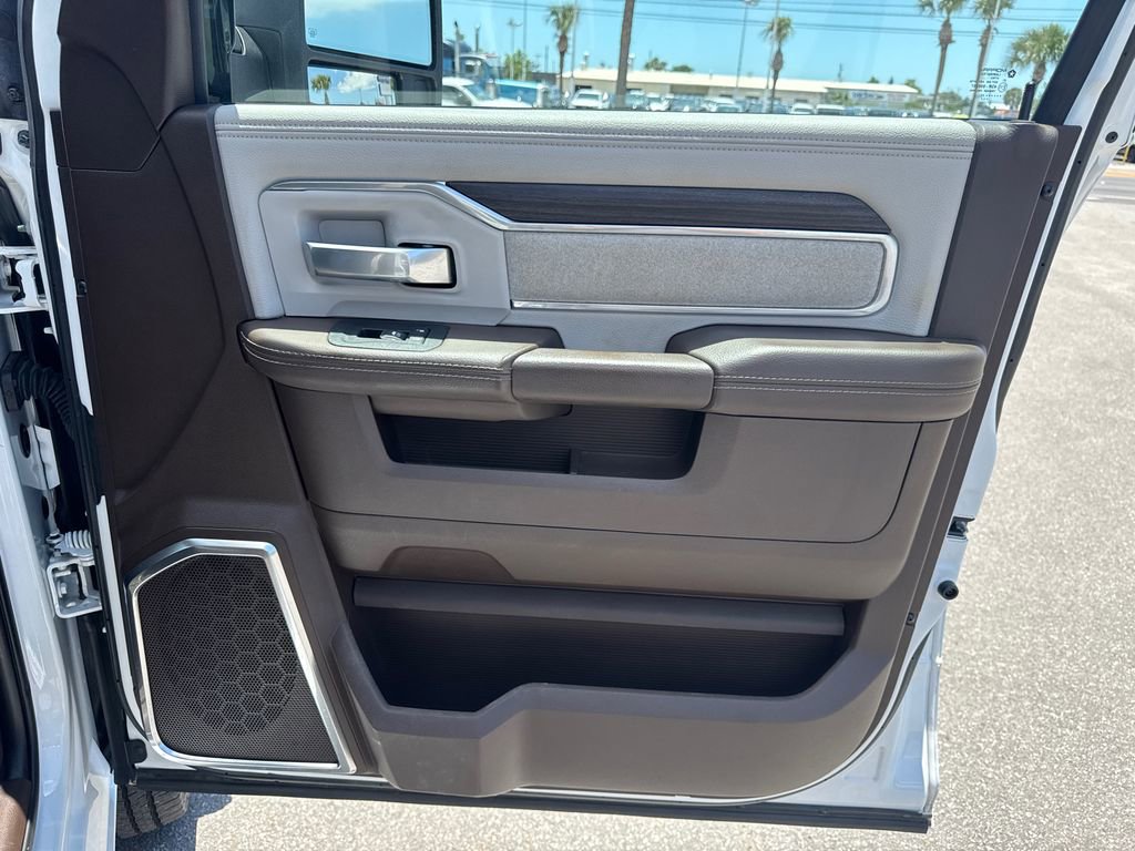 Used 2025 RAM 3500 Laramie AWD/4WD image 19