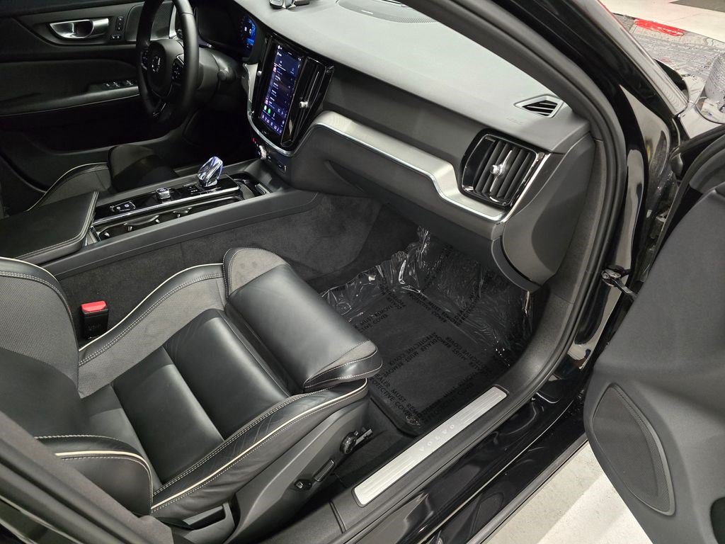Used 2024 Volvo S60 B5 Plus w/ Climate Package AWD/4WD image 32