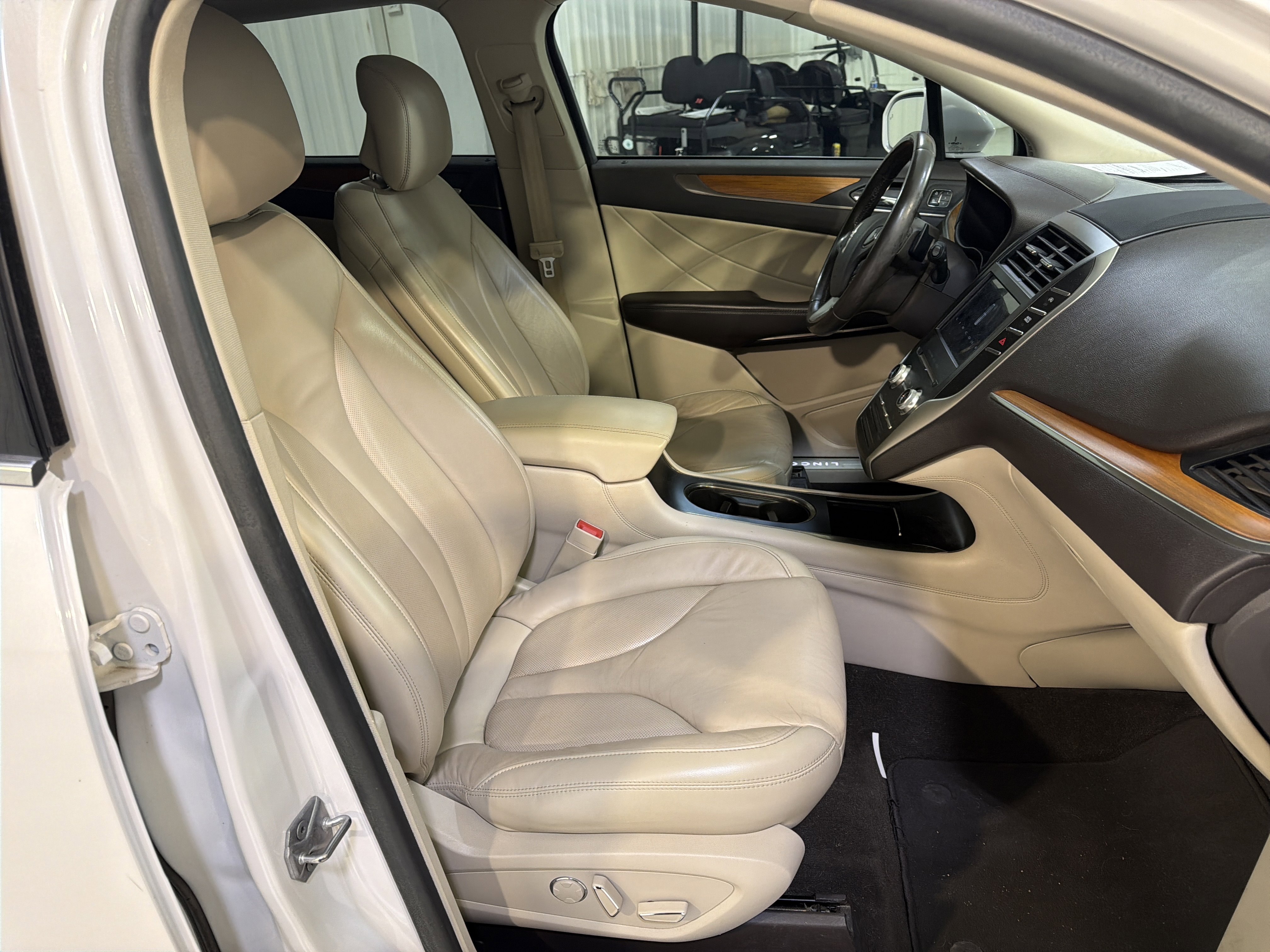 Used 2019 Lincoln MKC Select w/ Select Plus Package FWD image 12