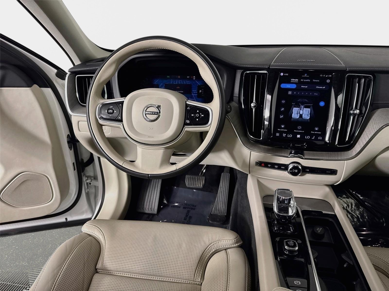 Used 2024 Volvo XC60 T8 Ultimate w/ Protection Package Premier AWD/4WD image 25