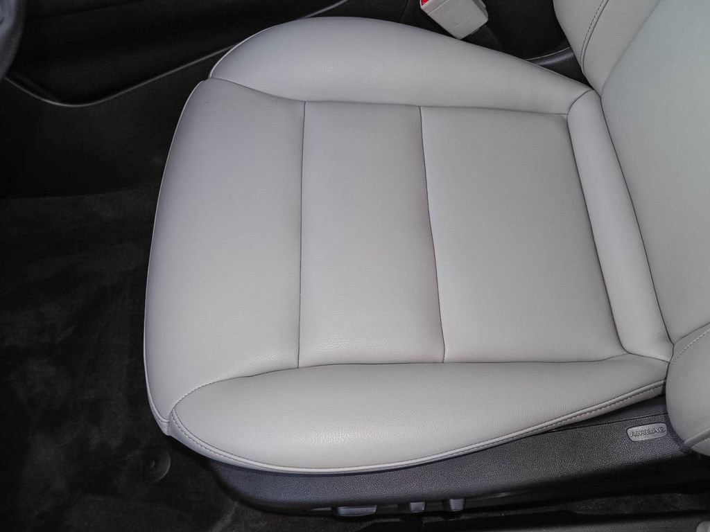 Used 2023 Cadillac XT4 Luxury w/ Cold Weather Package image 23