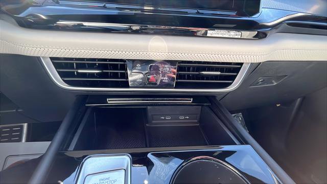 Used 2024 Volkswagen Atlas Cross Sport SEL Premium R-Line image 16