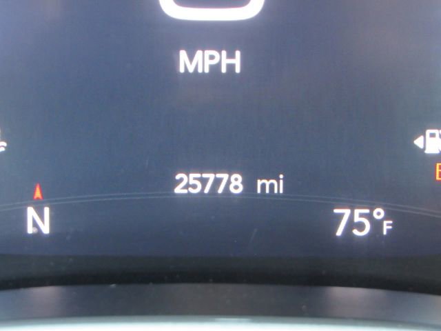 Used 2025 Chrysler Pacifica Select image 44