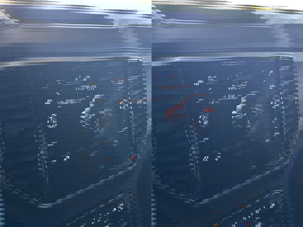 Used 2022 Volkswagen Atlas Cross Sport SE image 18