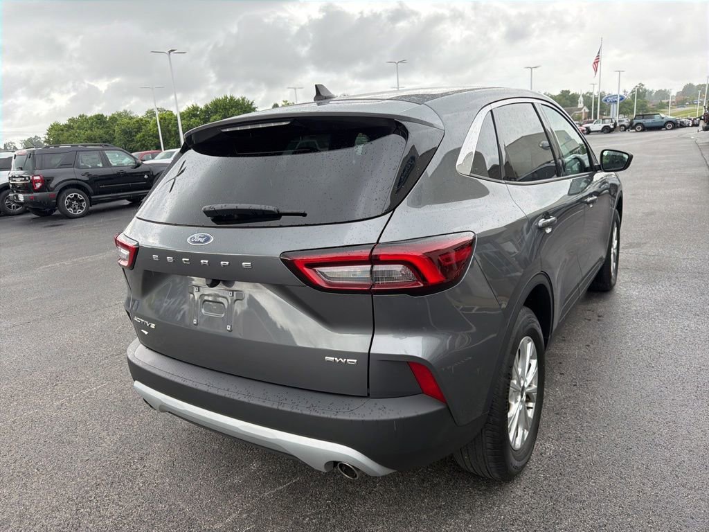 Used 2023 Ford Escape Active AWD/4WD image 4