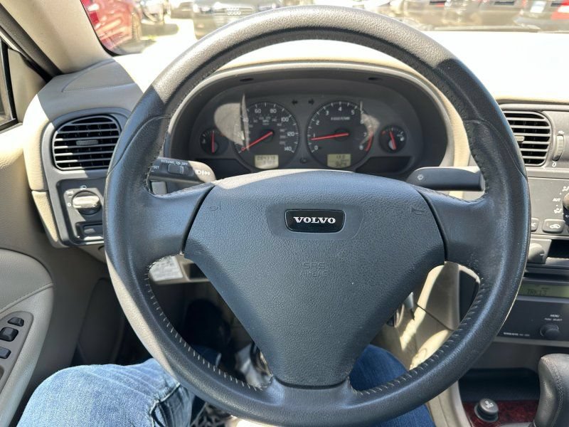 Used 2004 Volvo S40 FWD image 16