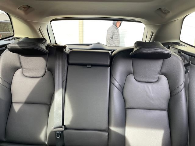 Used 2025 Volvo XC60 B5 Plus image 39