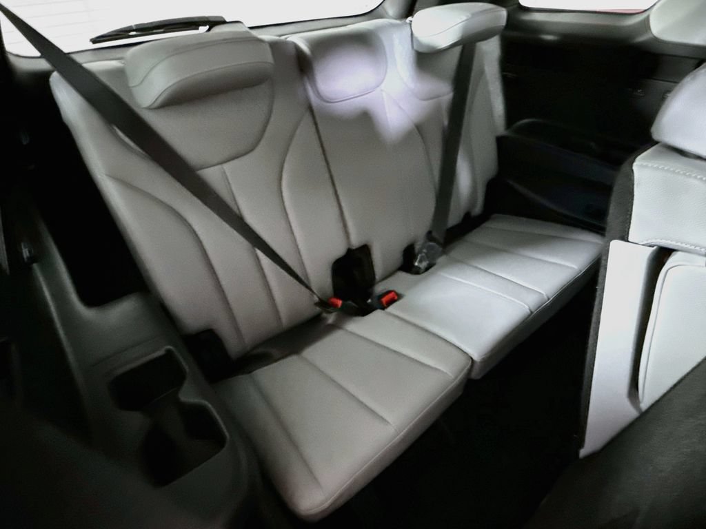 Certified 2022 Hyundai Palisade SEL w/ 8P Bench Seat Package FWD image 33