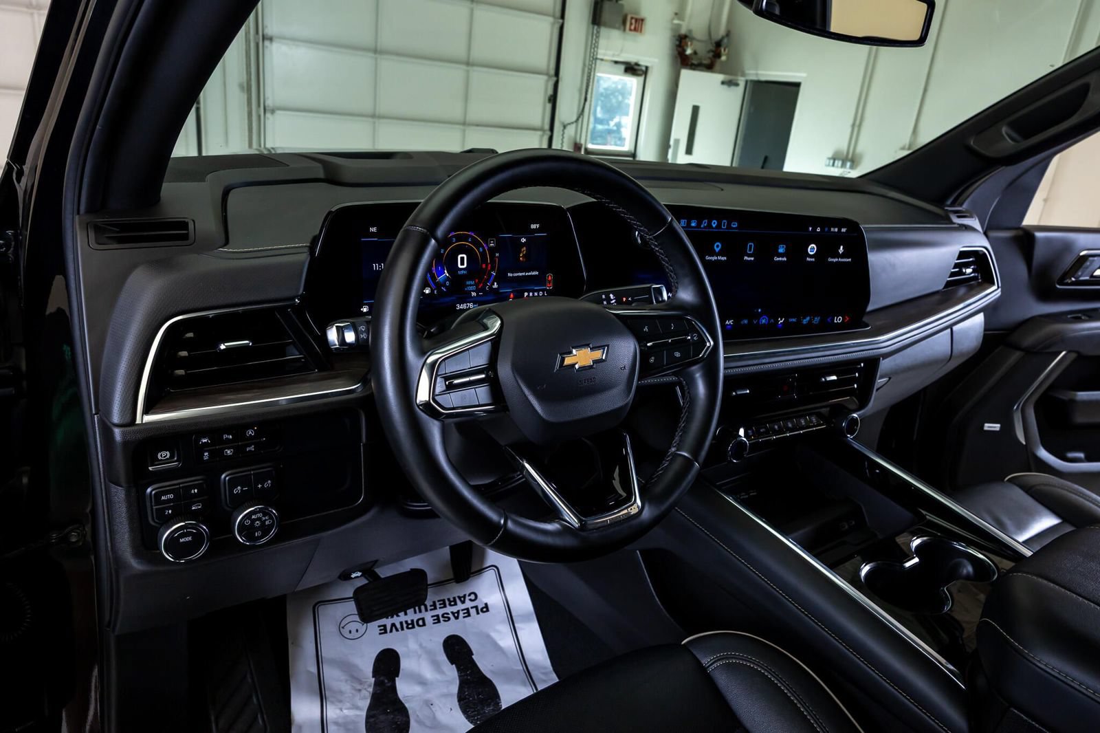 Used 2025 Chevrolet Suburban Premier AWD/4WD image 14