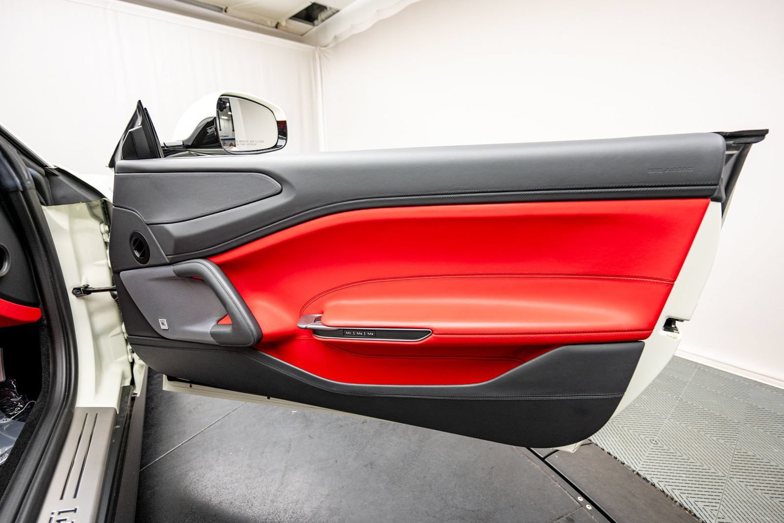Used 2019 Ferrari GTC4Lusso AWD/4WD image 43