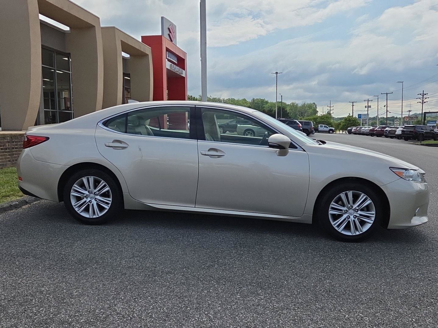 Used 2015 Lexus ES 350 FWD image 2