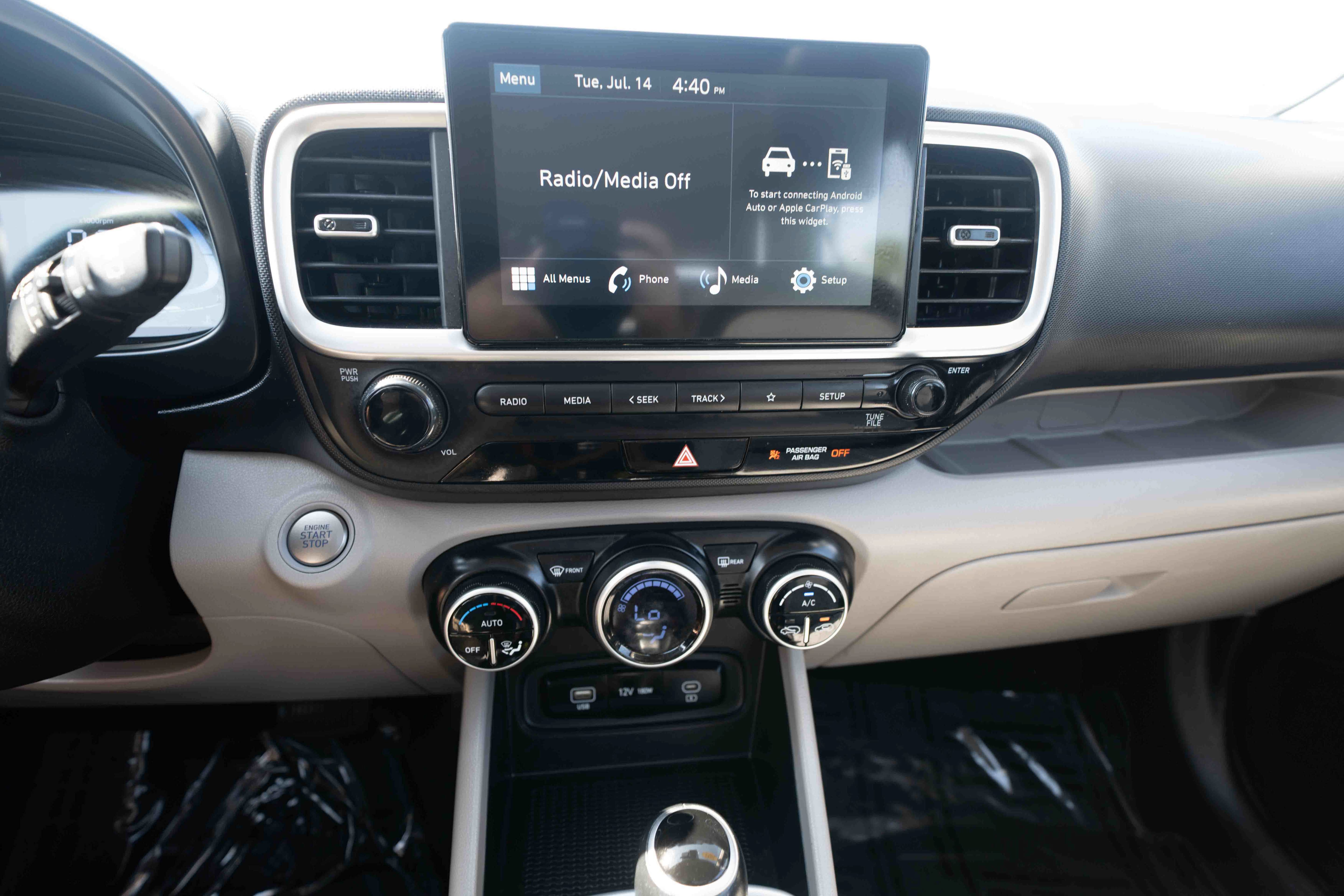 Used 2025 Hyundai Venue SEL FWD image 17
