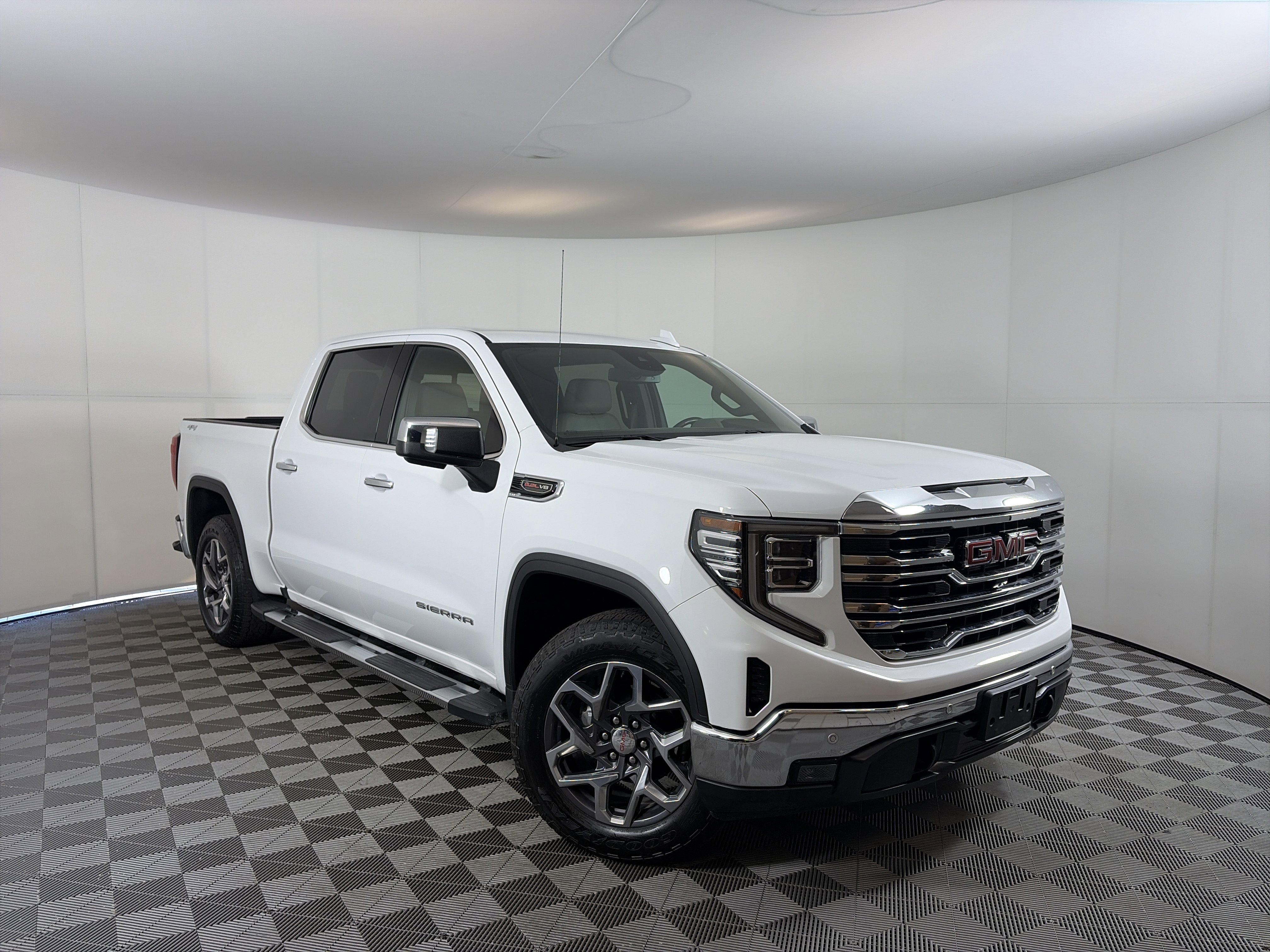 Certified 2022 GMC Sierra 1500 SLT w/ SLT Premium Plus Package image 1