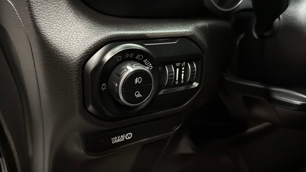 Used 2020 Jeep Gladiator Overland AWD/4WD image 23