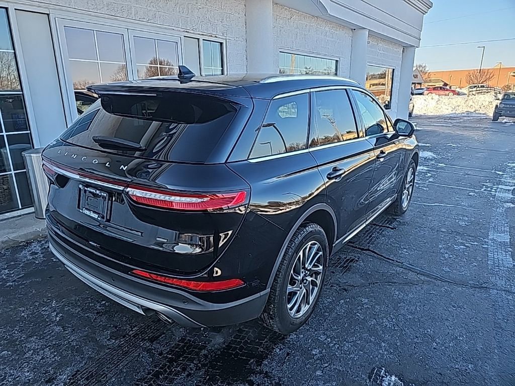 Used 2022 Lincoln Corsair AWD w/ Equipment Group 101A image 4