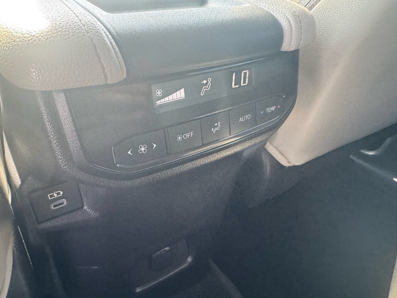 Used 2025 Toyota Grand Highlander AWD image 17