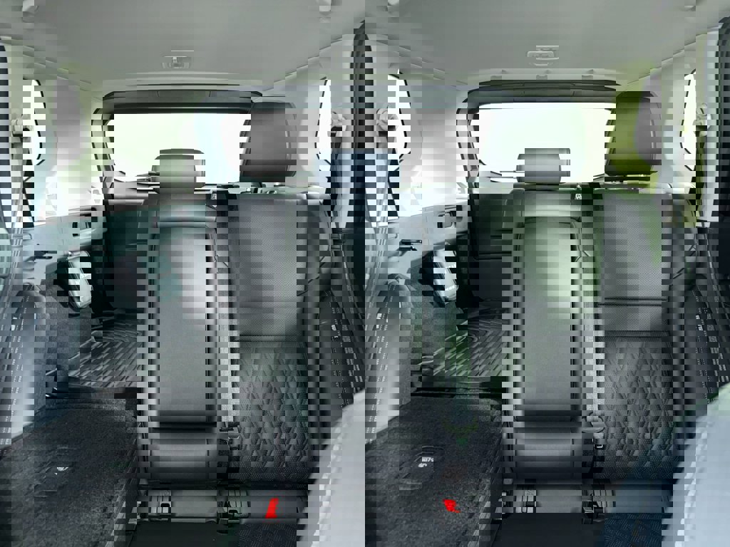 Used 2024 Nissan Rogue Platinum image 5