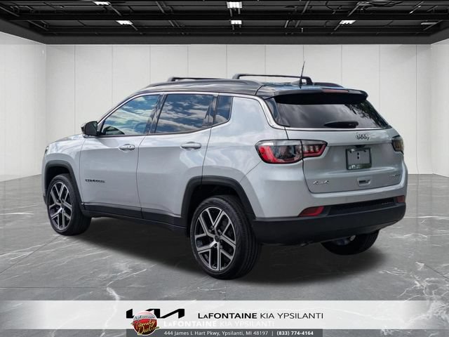 Used 2025 Jeep Compass Limited AWD/4WD image 3