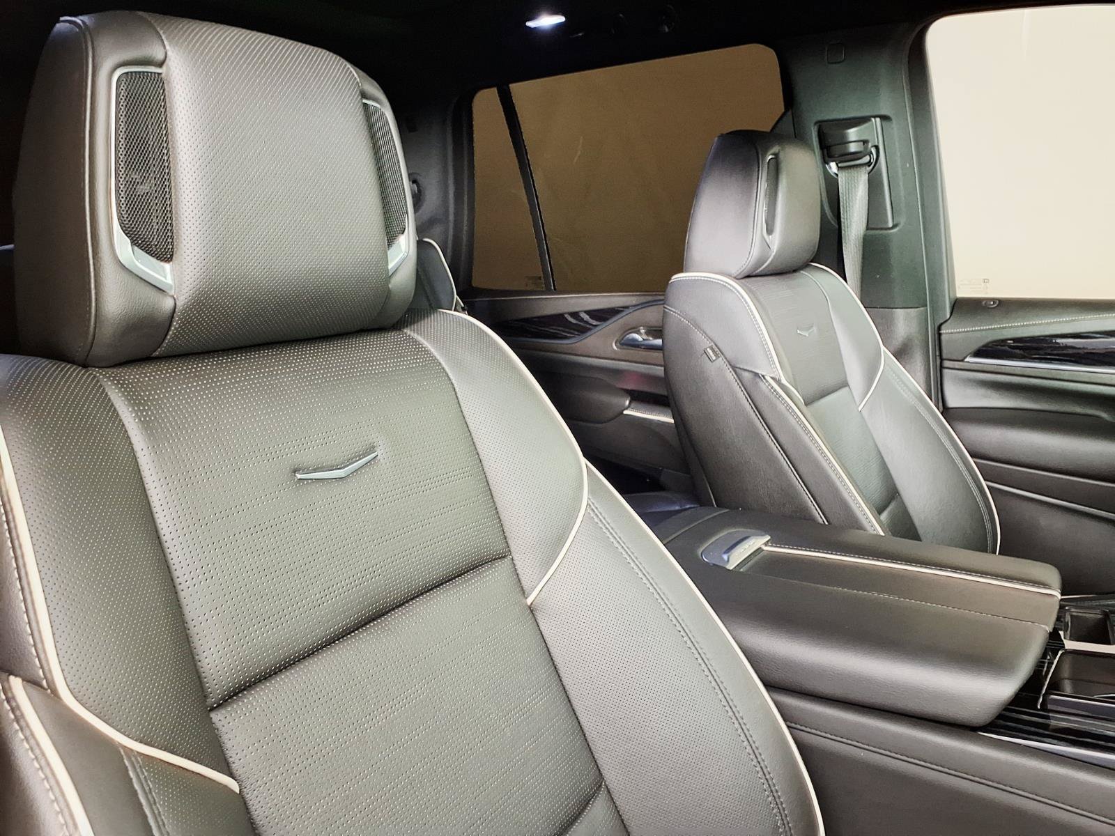 Used 2021 Cadillac Escalade Sport w/ LPO, Illumination Package RWD image 11