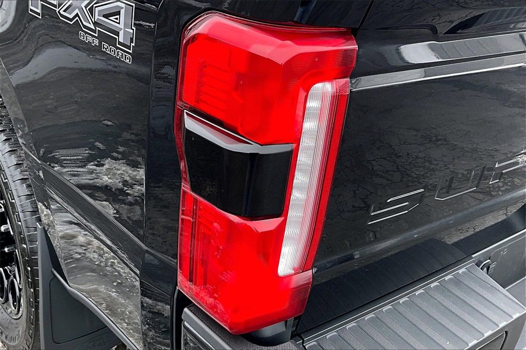 Used 2024 Ford F250 Lariat w/ Lariat Ultimate Package image 32