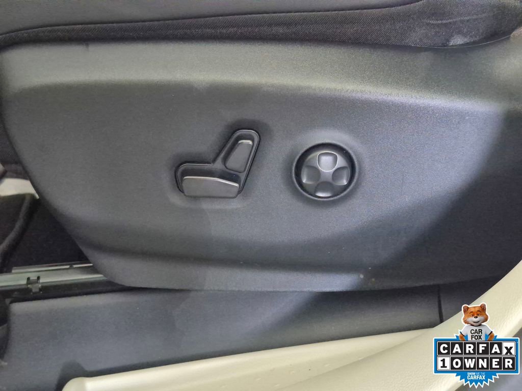 Used 2024 Chrysler Pacifica Touring-L image 15