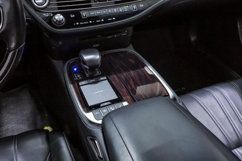 Used 2021 Lexus LS 500 w/ Interior Upgrade Package RWD image 19