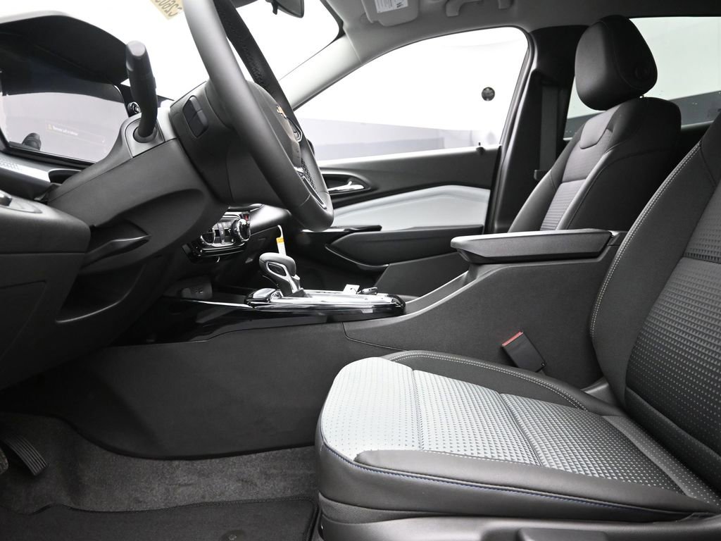 New 2026 Chevrolet Trax LT w/ Driver Confidence Package image 14