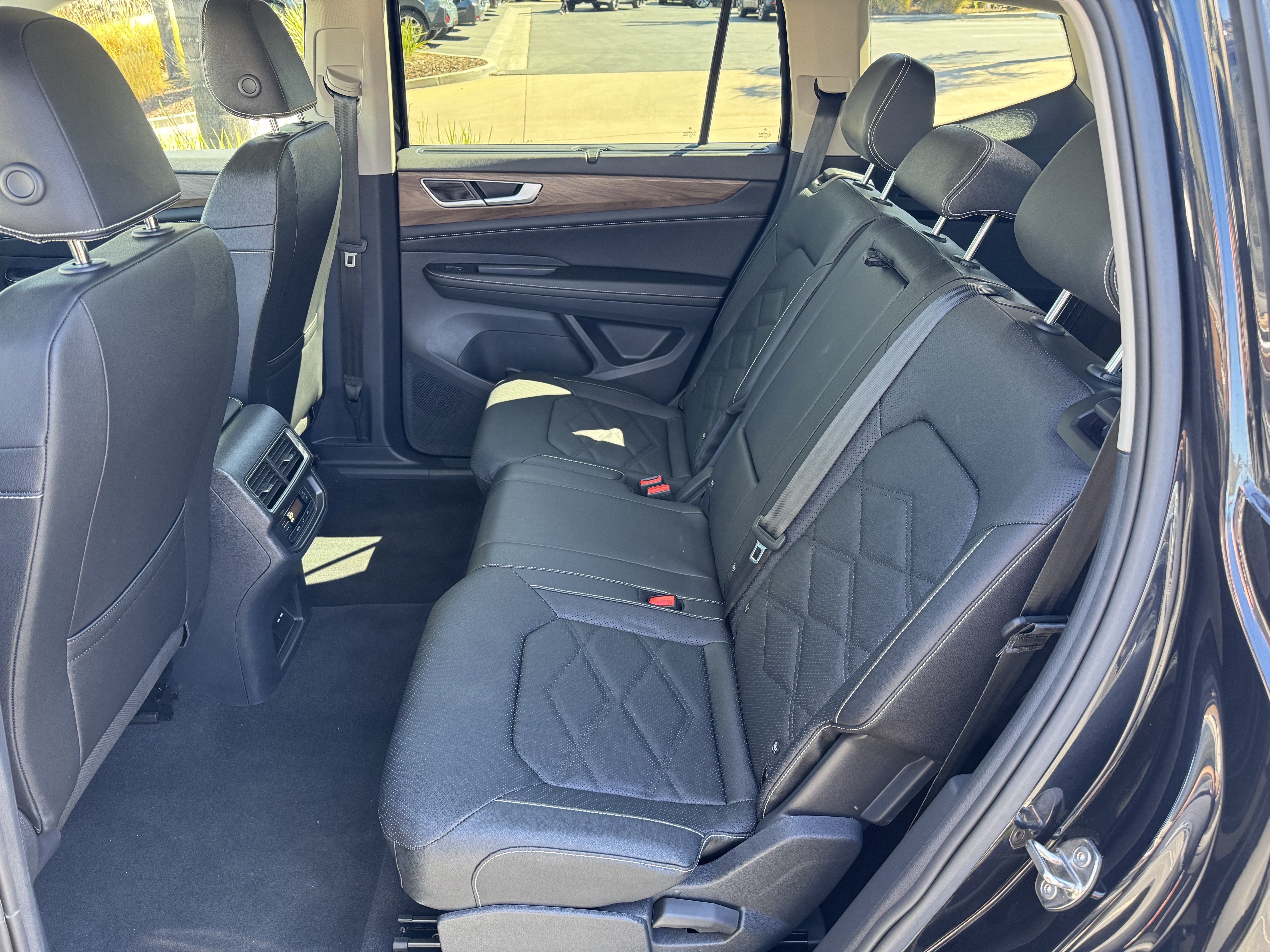 Used 2026 Volkswagen Atlas SE FWD image 32