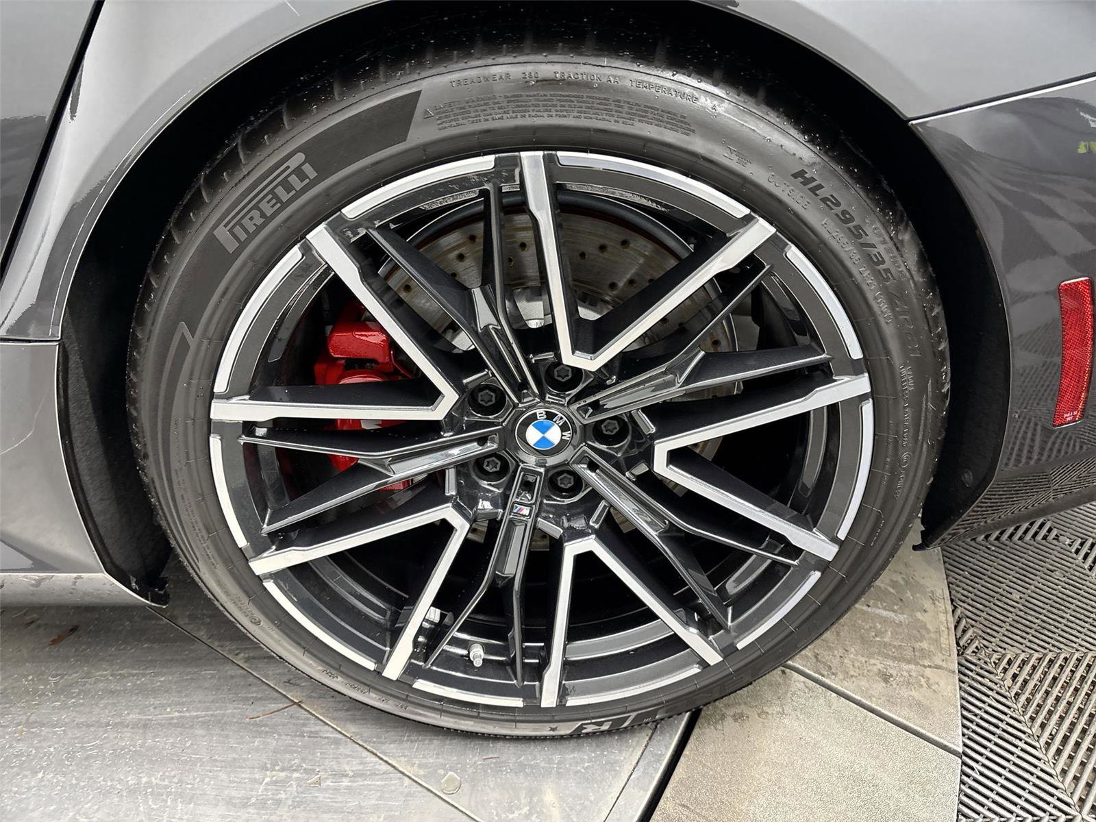 Used 2025 BMW M5 Touring image 27