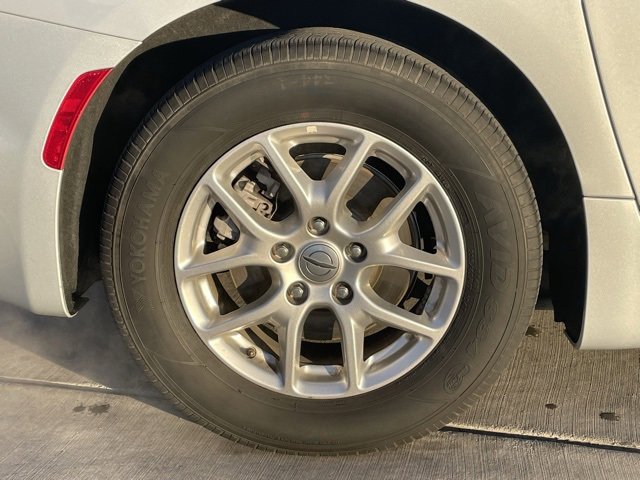 Certified 2024 Chrysler Pacifica Touring-L image 6