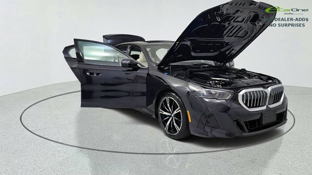 Used 2027 BMW 530i w/ M Sport Package RWD image 11