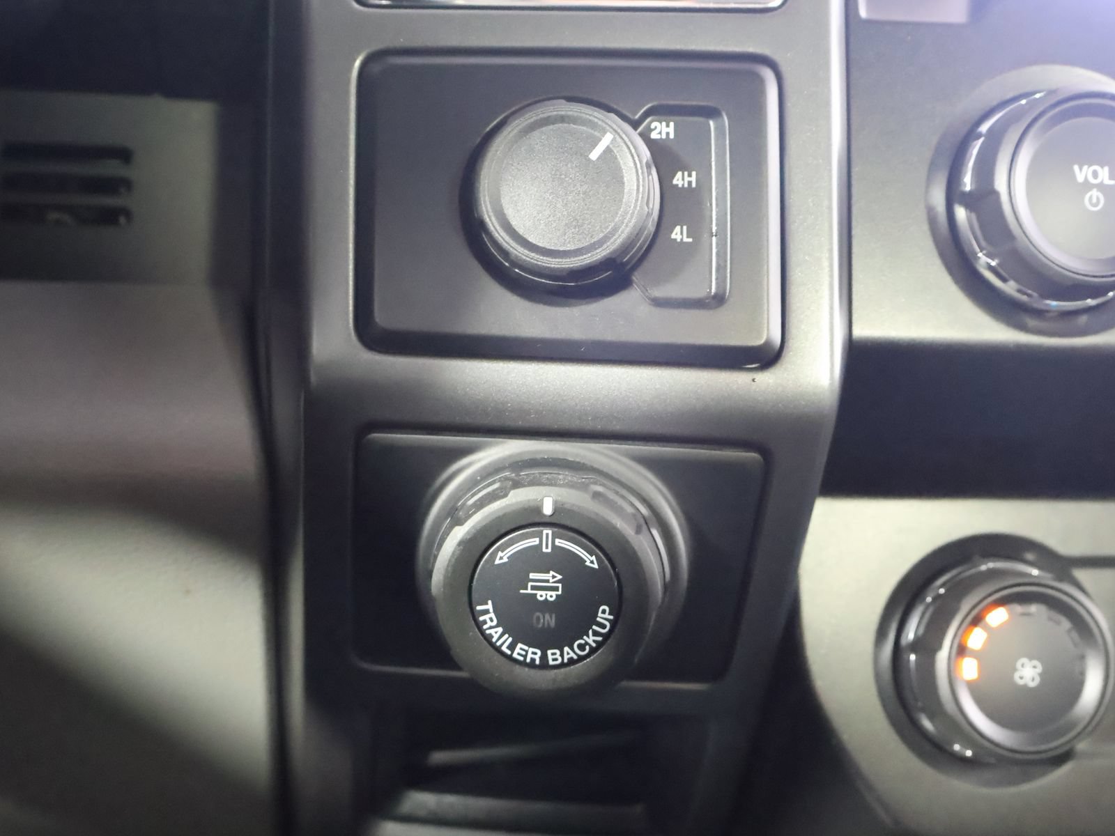 Used 2020 Ford F150 XLT w/ Equipment Group 302A Luxury AWD/4WD image 39